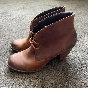 W8.5 Indigo by Clark’s booties